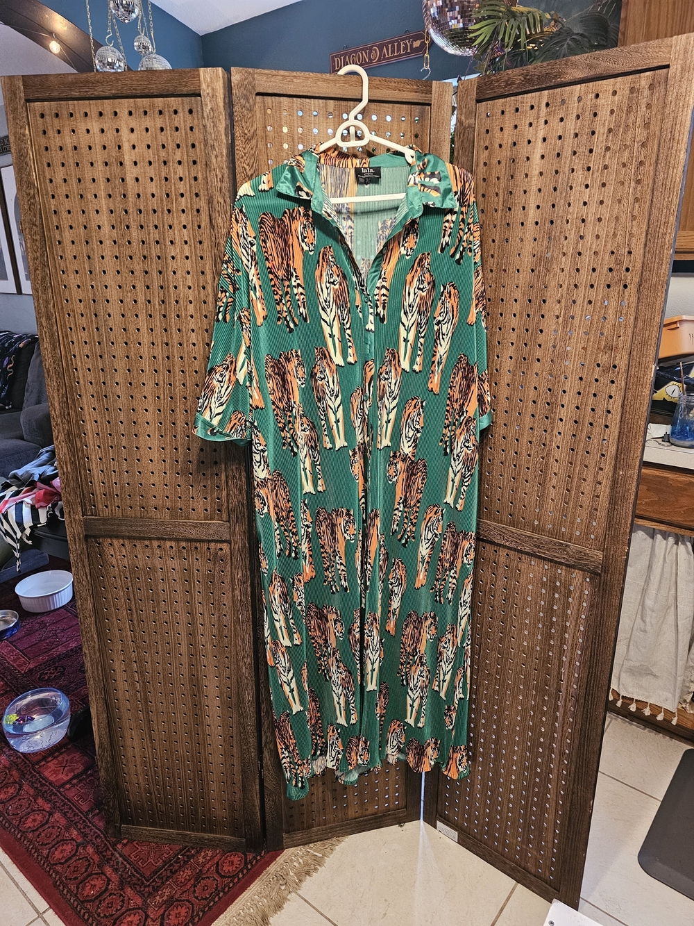 So Far So Good Oversized Plissé Dress in Tiger Tales - Picture 3 of 5